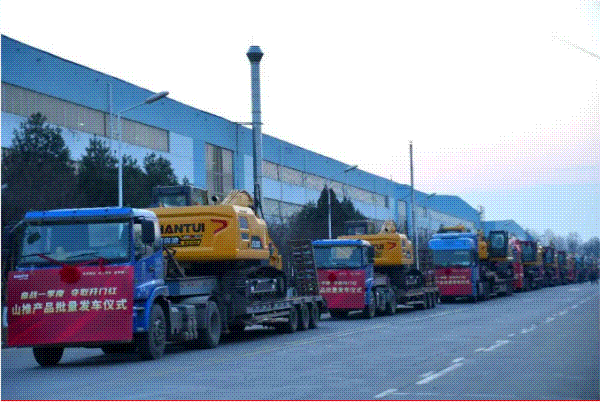 奮戰(zhàn)一季度 奪取開門紅丨山推百余臺(tái)挖掘機(jī)批量發(fā)運(yùn)